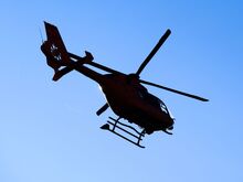 Rettungshubschrauber flog Schwerverletzten aus: Zwölf Personen bei Unfall mit BVG-Bus in Berlin-Spandau verletzt