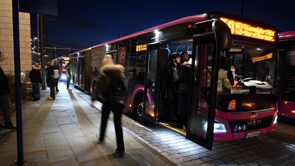 „Busse verfahren sich“ – Kritik an Ersatzbusverkehr zwischen Köln und Hagen