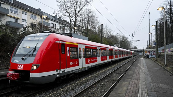 Großeinsatz der Polizei in Essen – S-Bahn-Strecke war gesperrt