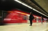 Stuttgart: 18-Jähriger surft gleich zwei Mal auf S-Bahn – Bundespolizei warnt