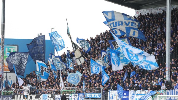 Schalke-Fans kaufen Fürth-Tickets auf – aber die U-Bahnen fahren nicht