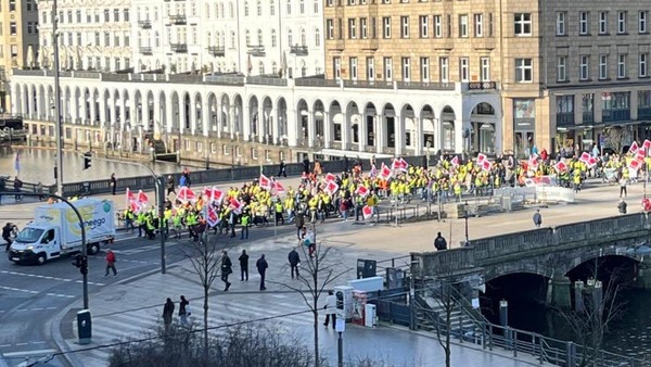 Kaum Busse, keine U-Bahnen auch am Sonnabend – und Verzögerungen nach Streikende