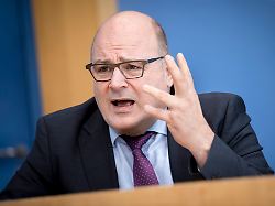 Gesetzgeber soll handeln: Arbeitgeberchef: ÖPNV-Streik ist Erpressungsversuch