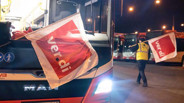 Tarifkonflikt: Warnstreik im Nahverkehr - Keine Busse zum Fußballstadion