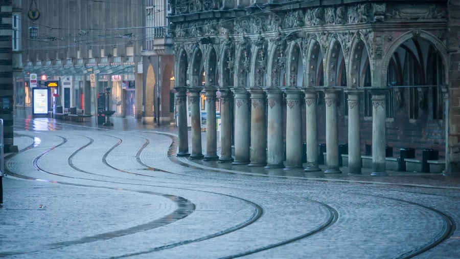 Bussen und Bahnen fallen aus: Verdi-Streik legt Nahverkehr lahm – Rückkehr am Sonntag