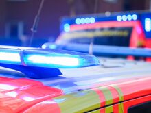 Britzer Tunnel gesperrt: Auto überschlägt sich auf der A100 – Rettungshubschrauber im Einsatz