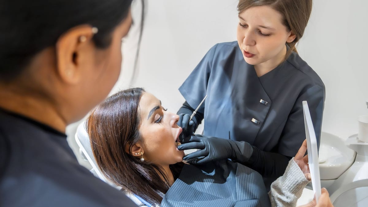 Behandlungskosten im Ausland: ADAC warnt vor Kostenfalle