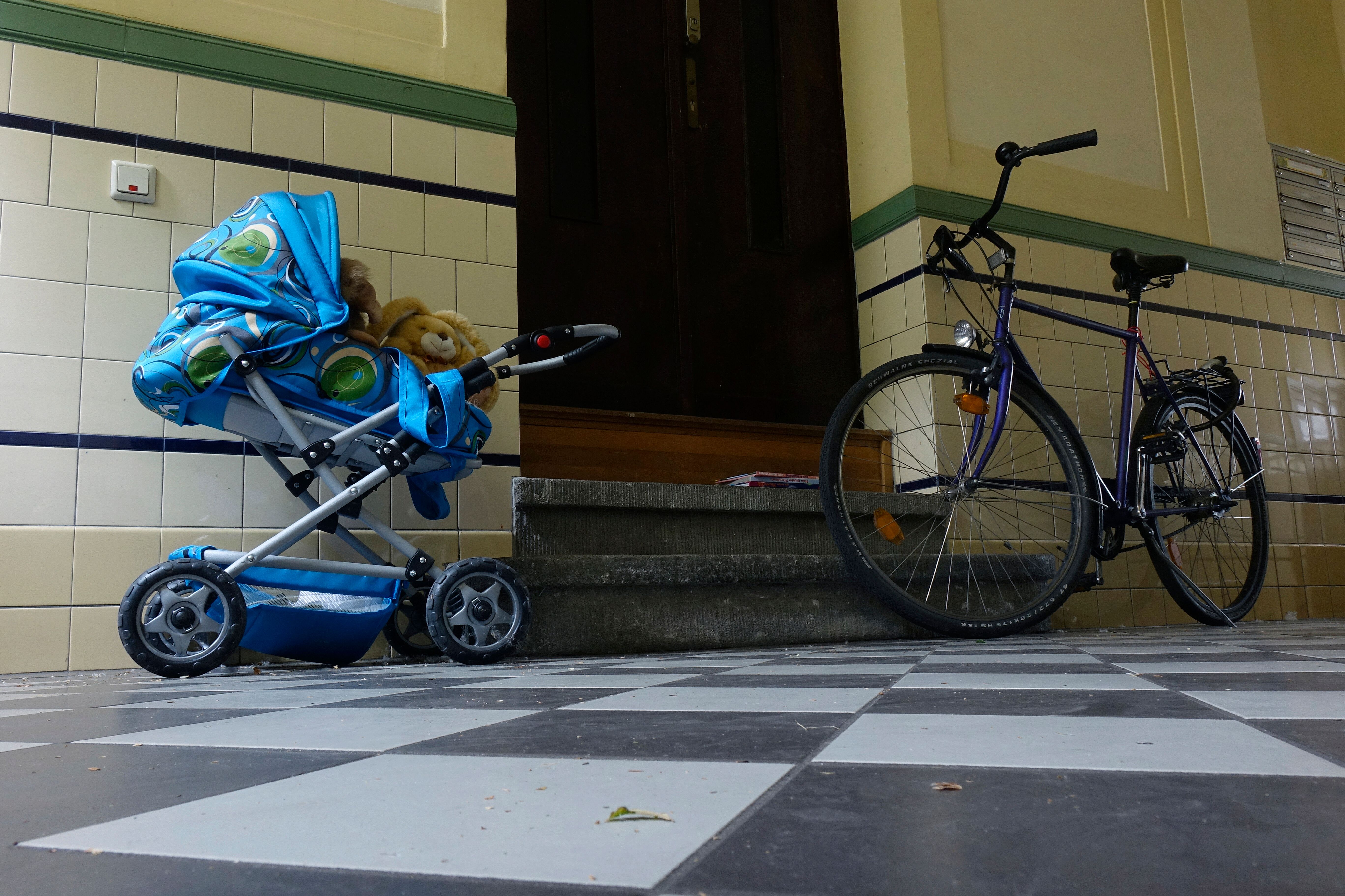 Schuhregal, Kinderwagen, Fahrrad: Was darf im Hausflur stehen?