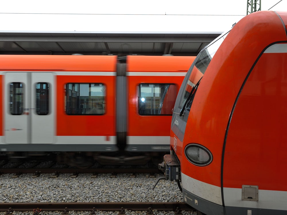 Zwischen Freiham und Harthaus: Mann wird von S-Bahn erfasst und stirbt