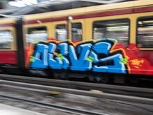 S-Bahnen in Berlin besprüht: Polizei nimmt sechs Sprayer im Alter von 18 bis 19 Jahren fest