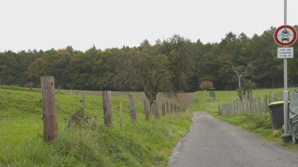 Tödlicher Unfall auf Feldweg: Radfahrer übersieht Freund im Dunkeln