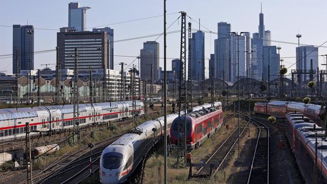 Öffentlicher Nahverkehr: Zwei Bahnmitarbeiter in Frankfurt am Main angegriffen und verletzt