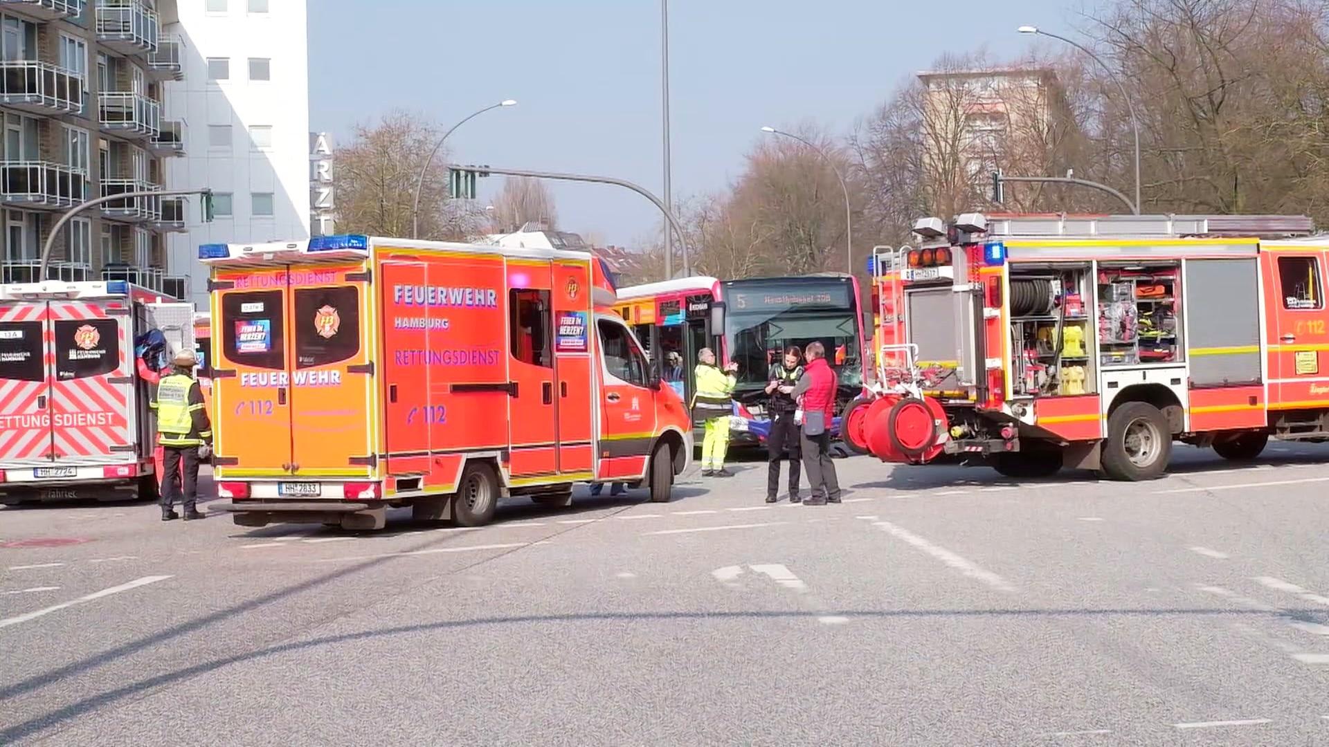 Hamburg: 13 Verletzte bei Busunfall am Schlump