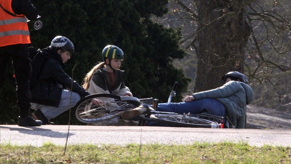 Frau stürzt mit Fahrrad – „Die Pfefferkörner“ sind sofort zur Stelle