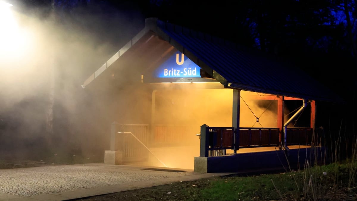 Berlin: Feuer bricht an Zug der U7 aus – Bahnhof voller Rauch