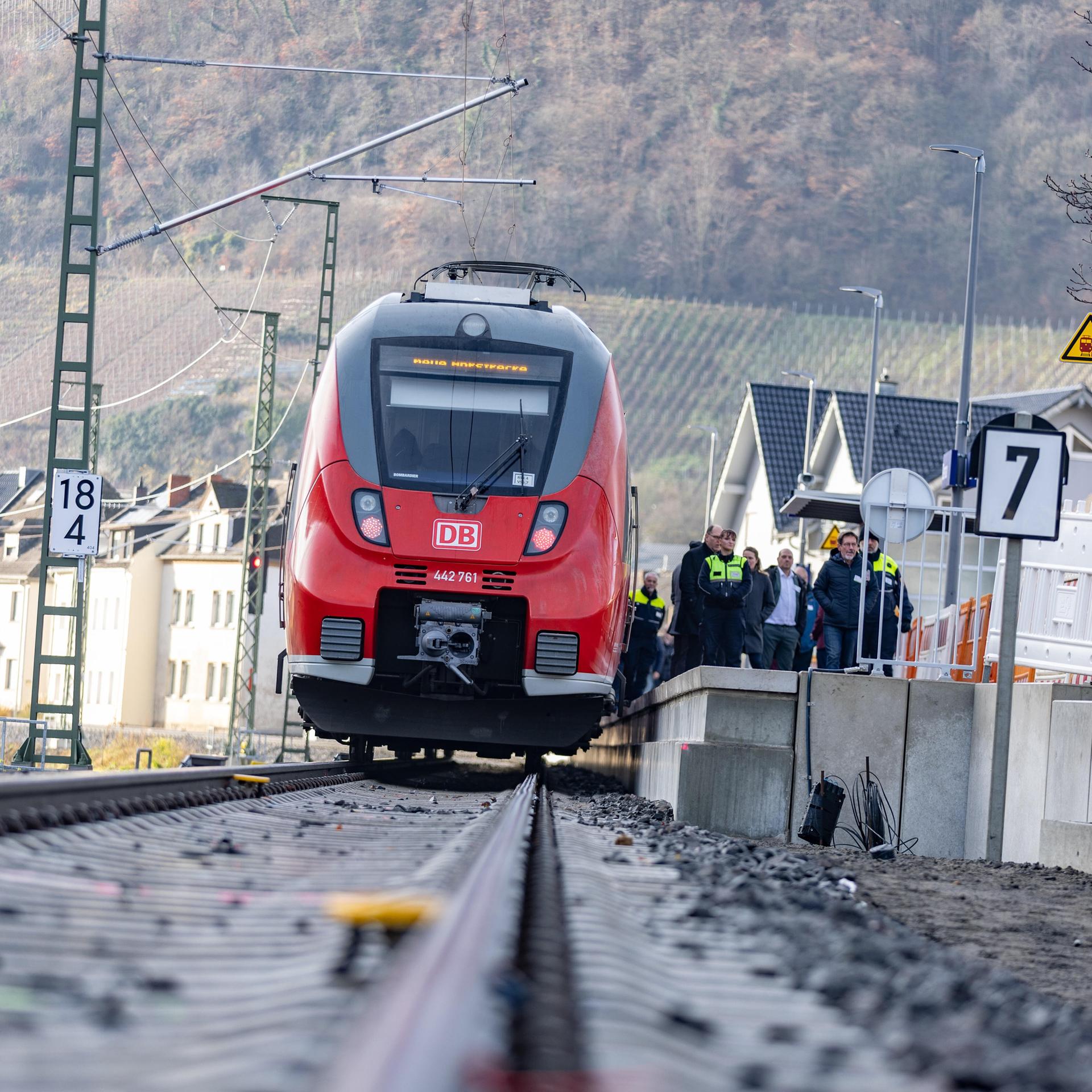 Deutsche Bahn - Weitere Elektrozüge rollen durchs Ahrtal