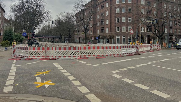 Eimsbüttel: Bau der Fernwärme-Leitung legt wichtige Straße monatelang lahm
