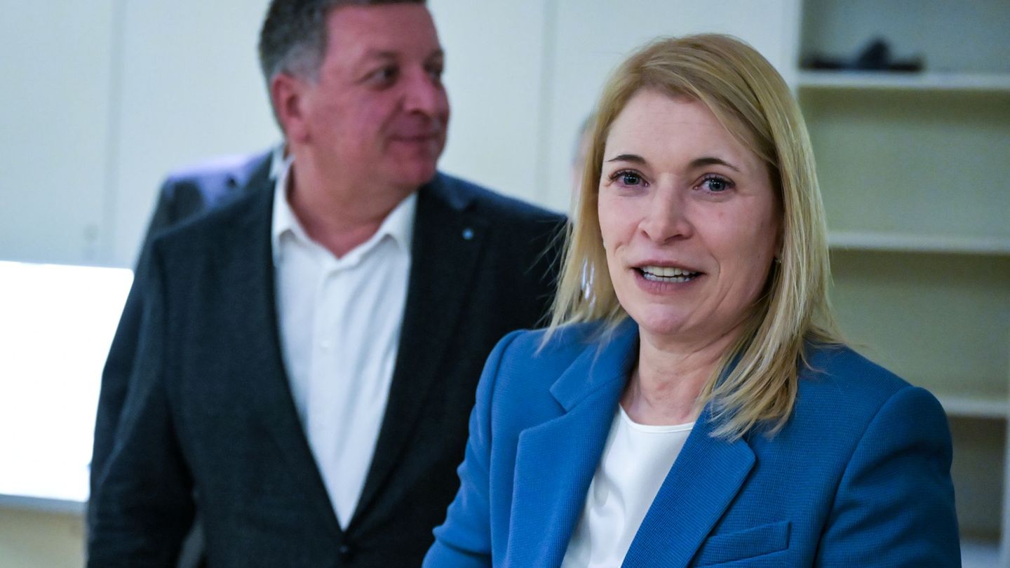 Sanierungsfall: Marode Bahn: Zugstreichungen in der Diskussion