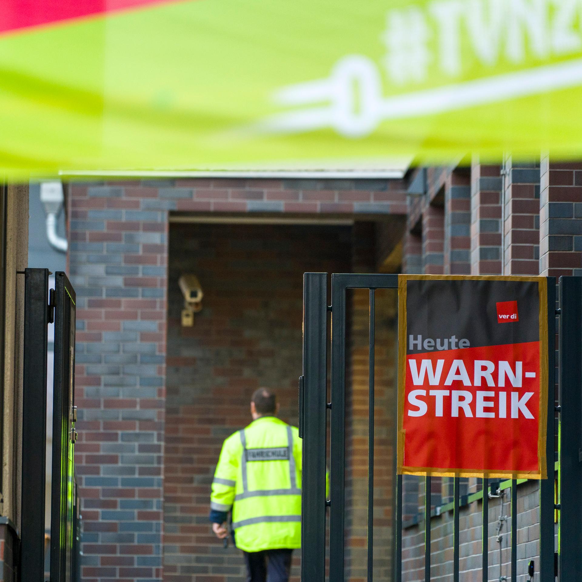 Tarifverhandlungen - Erneut Warnstreiks im Öffentlichen Nahverkehr -