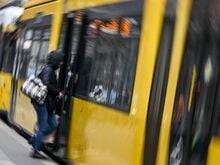 Vorverkauf beginnt im Juni: Ermäßigtes Deutschlandticket für Azubis in Berlin und Brandenburg