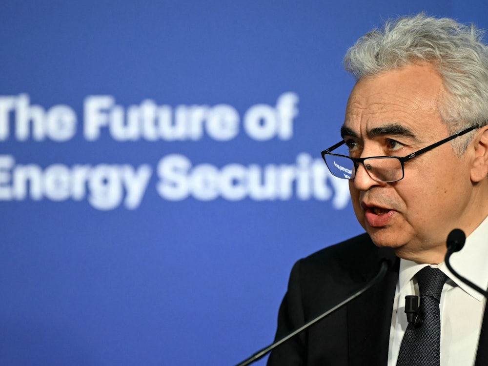 Folgen des Iran-Kriegs: Internationale Energieagentur empfiehlt Tempolimit auf Autobahnen