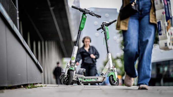 E-Scooter in Hamburg: Digitale Stellflächen sollen Wildparkerei ein Ende setzen