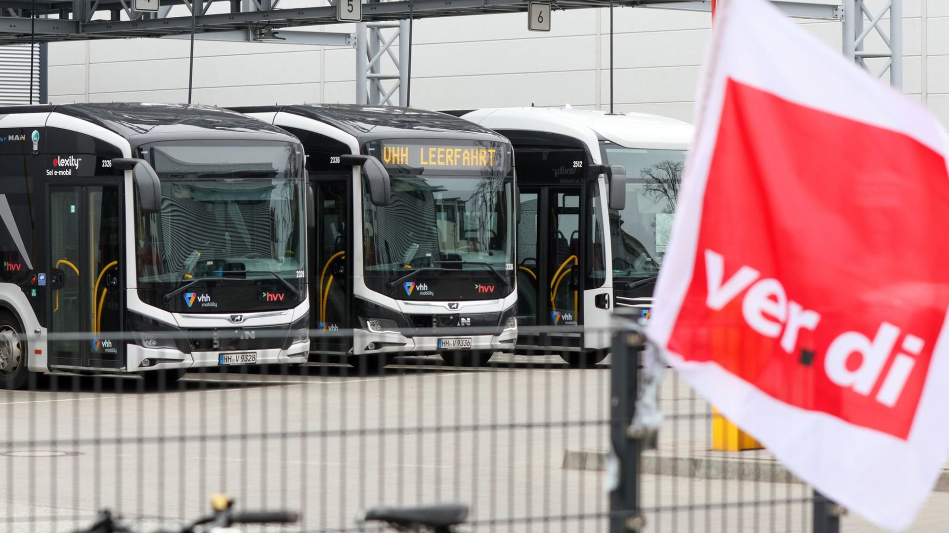 Nach dem Warnstreik in Hamburg: U-Bahnen und Busse fahren wieder