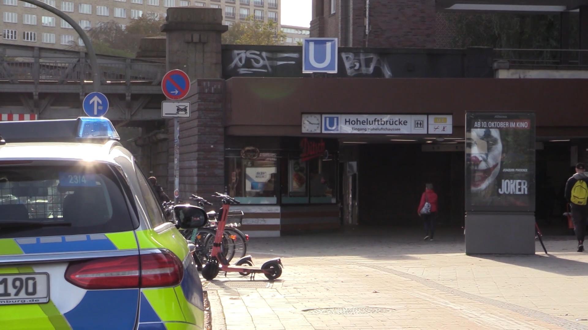 Mann bedroht Frau mit Messern am U-Bahnhof Hoheluftbrücke