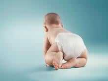 Windeln wechseln in der vollen S-Bahn: Darf der Vater so etwas Ekelerregendes tun?