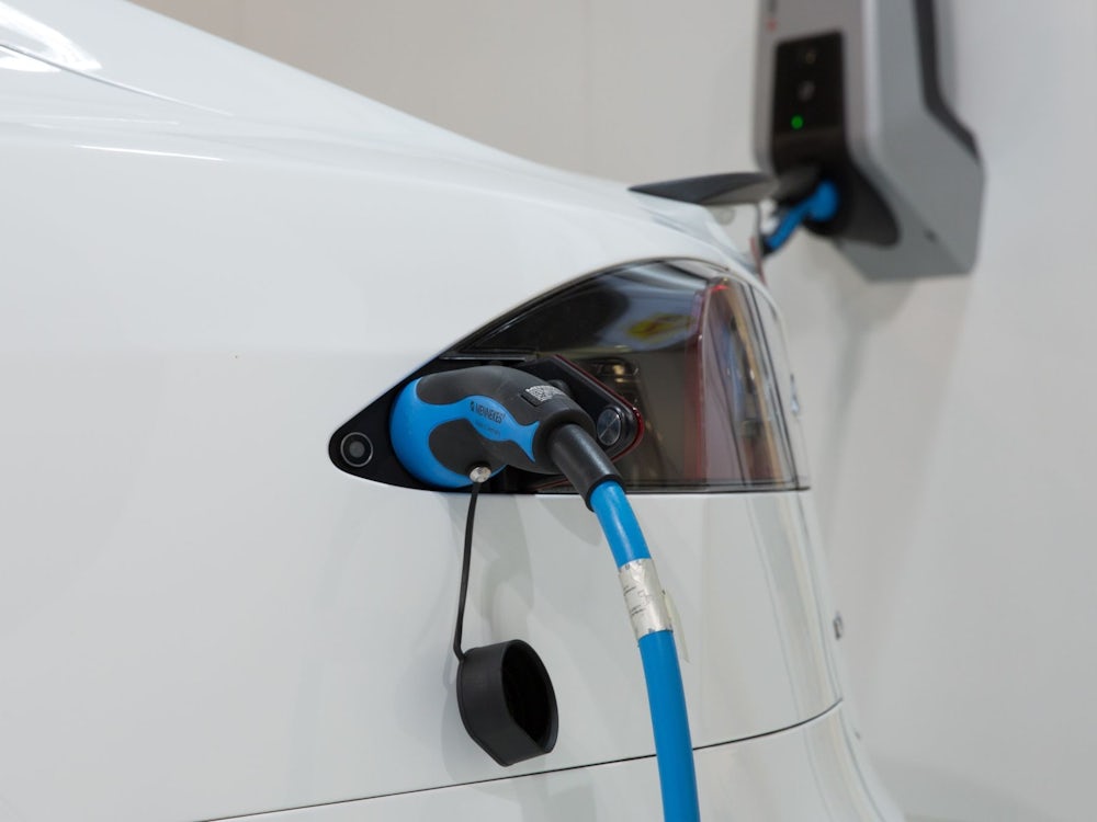 Elektromobilität: Regierung fördert jetzt Laden in Mehrfamilienhäusern