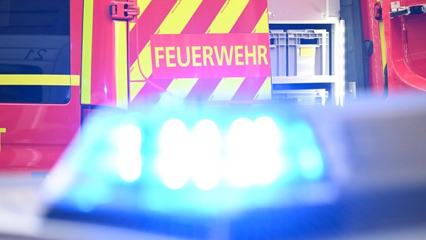 Schwerer Crash in Spandau: Mercedes kracht in BVG-Bus – mehrere Verletzte