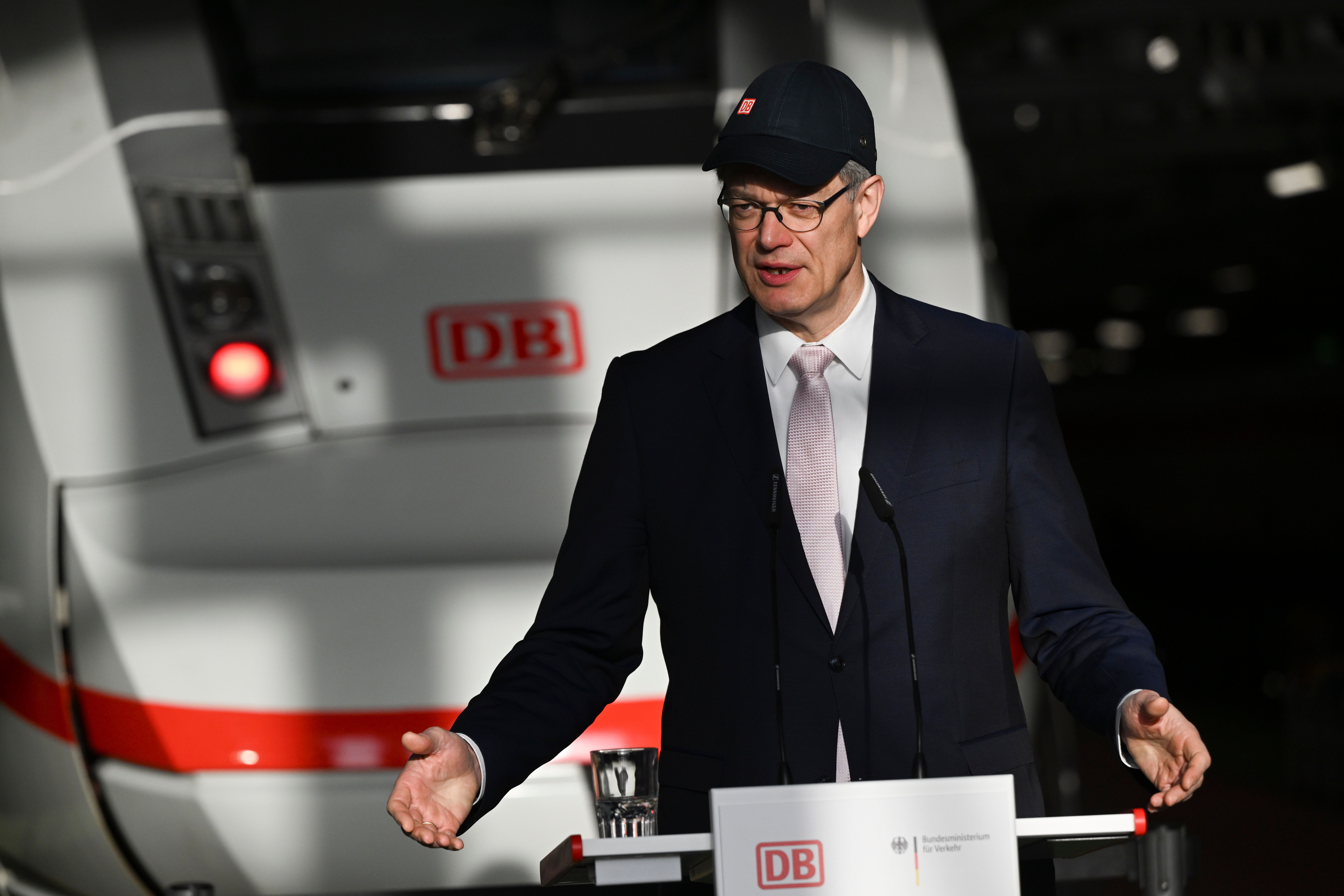 Verkehrsminister ruft zum Umstieg auf Deutschlandticket auf