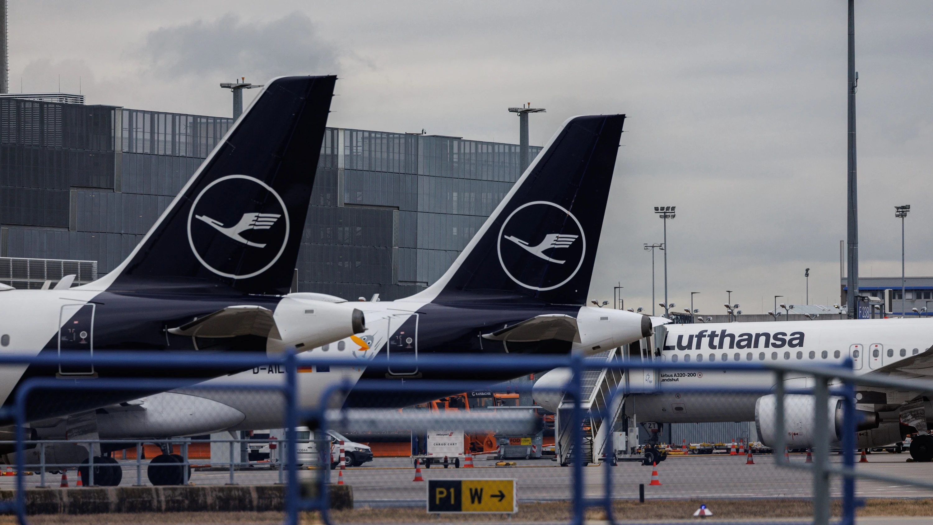 Business-Ticker: Flugbegleiter stimmen für Streiks bei der Lufthansa