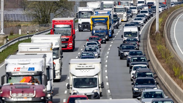 ADAC rechnet mit langen Staus am Osterwochenende – und gibt Tipps