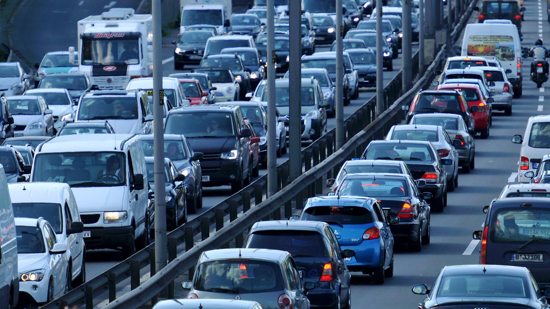 Osterreiseverkehr: Gründonnerstag und Karfreitag drohen Staus