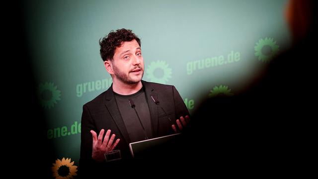 Tanken: Grünenchef fordert wegen hoher Spritpreise Tempolimit auf Autobahnen