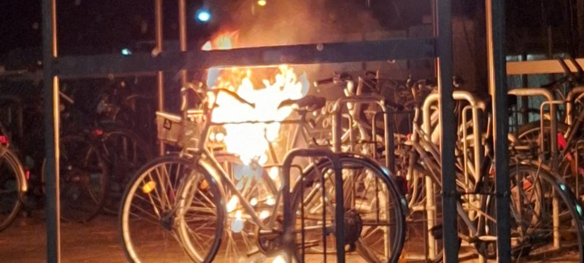 Rätselhafter Brand: Fahrrad in Mertingen in Flammen