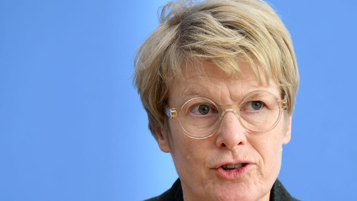 Spritpreise: Wirtschaftsweise Veronika Grimm für Tempolimit