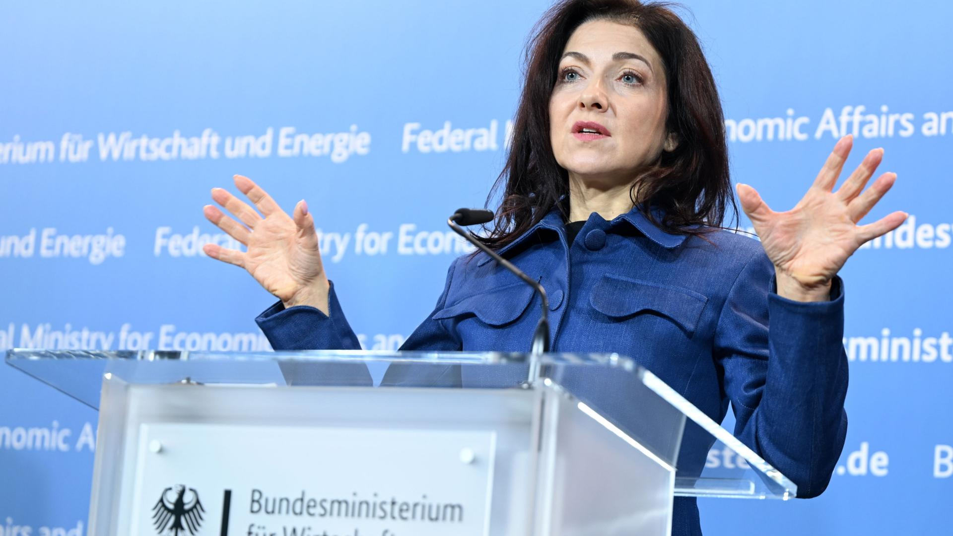 Wirtschaftsministerin Reiche gegen Tankrabatt und Tempolimit