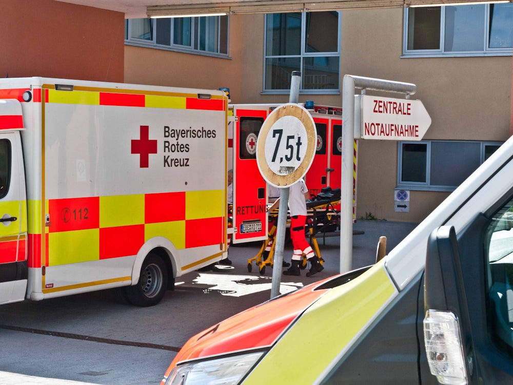 Pollmoos bei Ebersberg: Radler von der Straße gedrängt