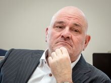 Angriffe auf Zugbegleiter: Verkehrsminister will über Alkoholverbot im Zug sprechen