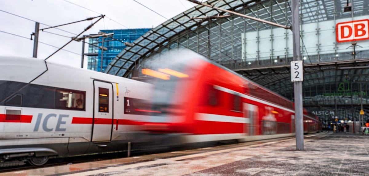 „Statt sich von Öl-Konzernen an der Nase herumführen zu lassen“ – EVG fordert günstigere Zugtickets