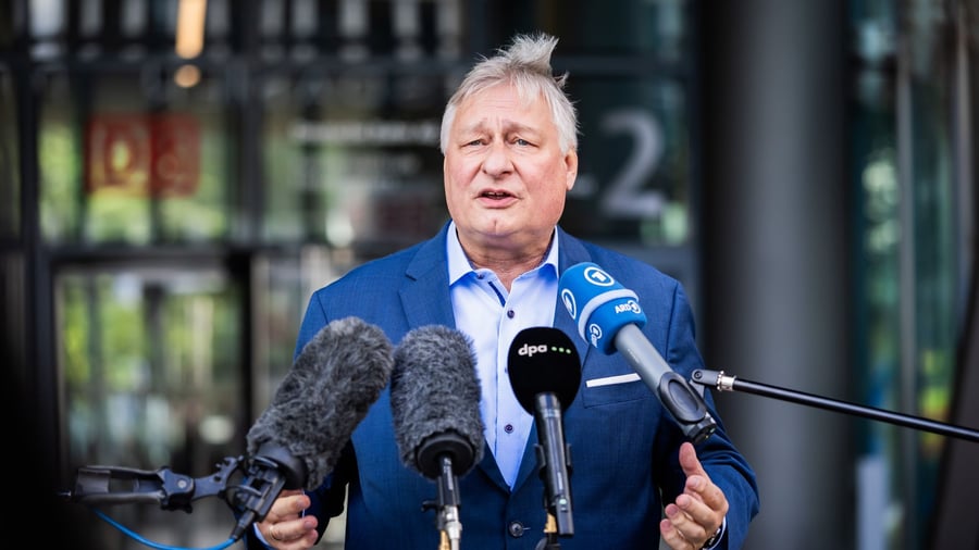 Folgen des Iran-Kriegs: Hohe Spritpreise: EVG-Chef bringt Bahn-Rabatte ins Gespräch