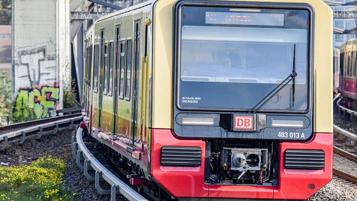 S-Bahn Berlin: Frauen belästigt – Polizei sucht Männergruppe