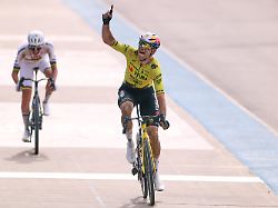 Denkwürdige "Hölle" Paris-Roubaix: Tadej Pogacar verzweifelt an "Spaghetti-Beinen" und Eier-Fahrrad