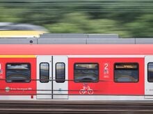 Schaden an Oberleitung: S-Bahn fährt in Oberleitung – Fahrgäste evakuiert