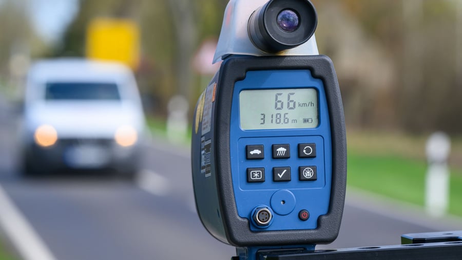 Blitzermarathon: Darf man sich vor Blitzern warnen lassen?