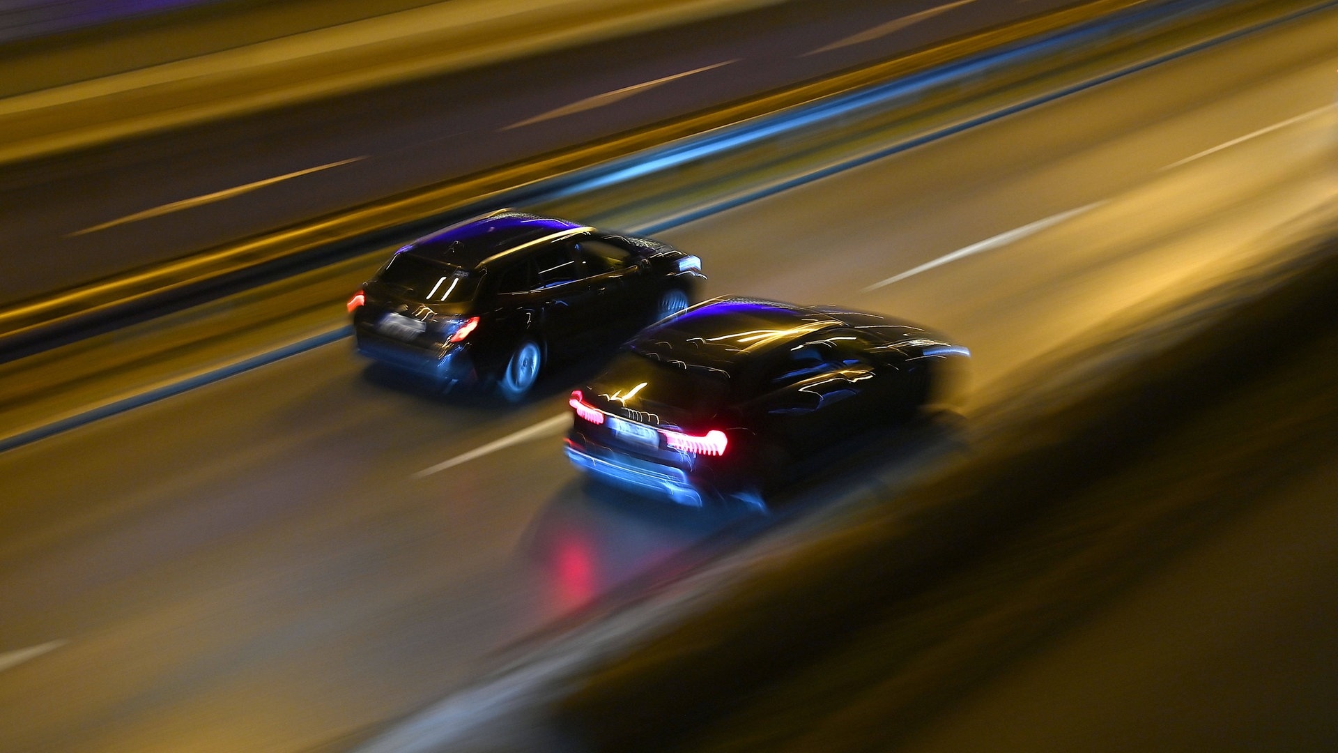 Illegales Autorennen auf der A63 - mutmaßliche Raser vor Gericht