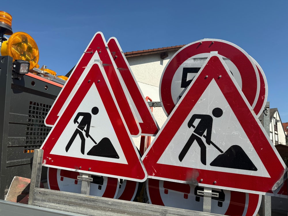 Gefährlicher Unfug in Hörgertshausen: Unbekannte klauen Verkehrszeichen