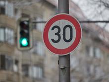 Streit um Tempo 30 : Berliner Senat will Straße in Kreuzberg nicht abgeben